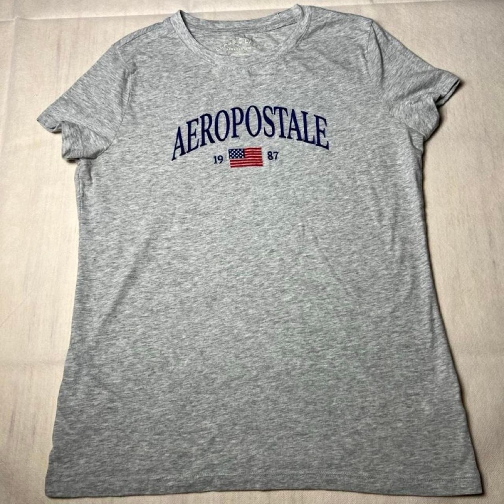 Gray Aeropostale tee